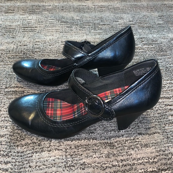 Classy Black Heels - Picture 2 of 4